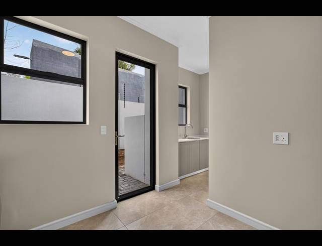 4 BEDROOM TOWNHOUSE FOR SALE IN BRYANSTON